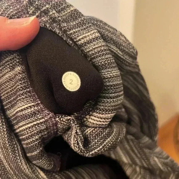 Lululemon Cross Waist Black White Align HR Crop Leggings-Sz 2 - Picture 6 of 6